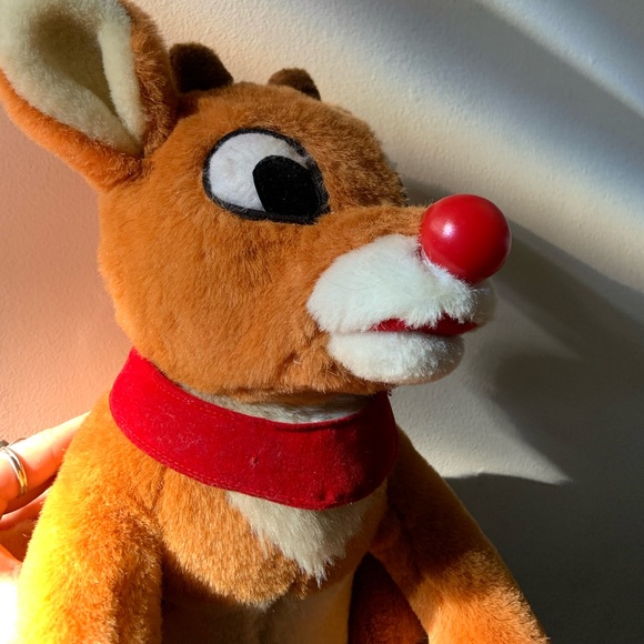 Vintage singing Rudolph the red nose reindeer-mouth sings,nose lights up. Sits - Picture 2 of 5